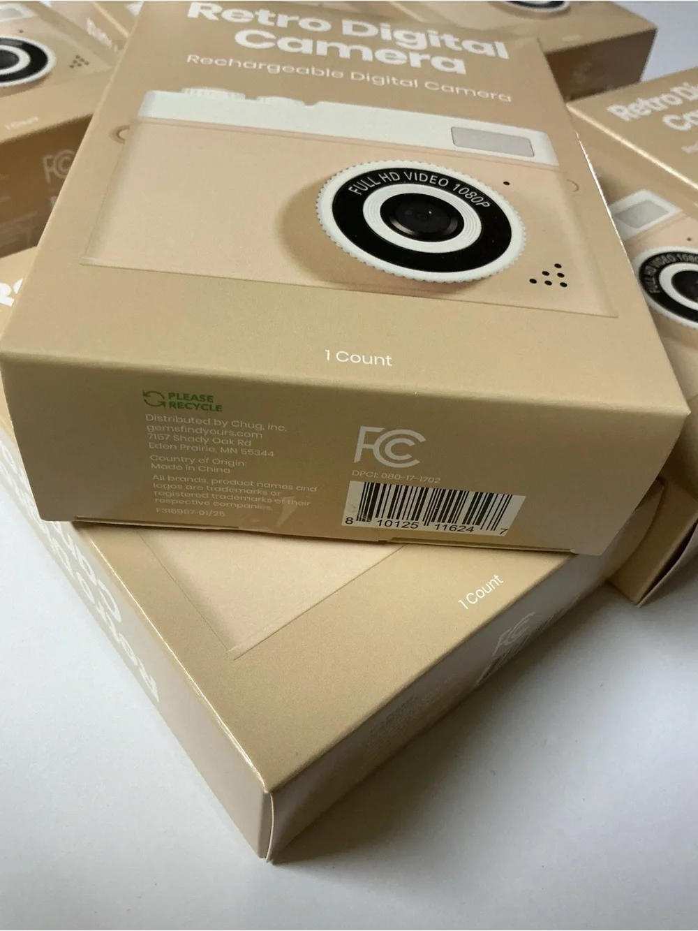 EIGHT/GEMS Retro Digital Camera: Point-And-Shoot, 3 Megapixels, USB-C Connection